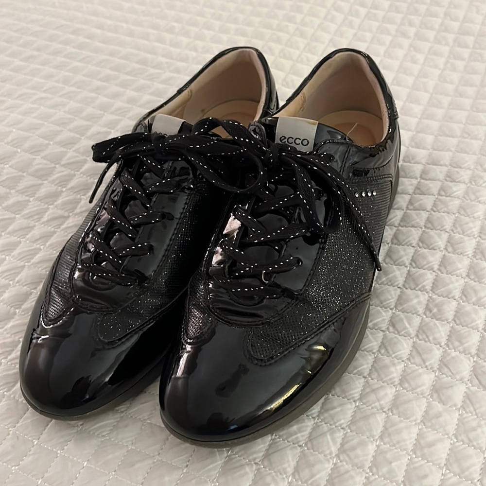 Ecco Golf Shoes.  European size 39 equals Ladies Size 8. Black sparkles.